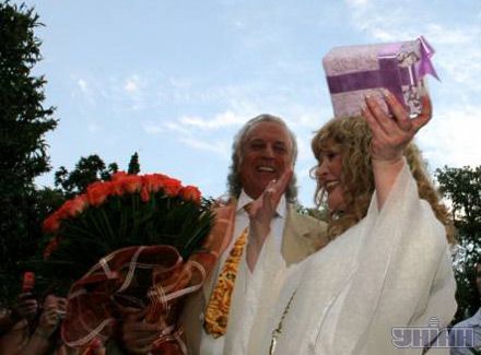 Народна артистка СРСР Алла Пугачова перед початком святкування в Лівадійськом палаці в Ялті 60-річчя народної артистки Молдови, України та СРСР, Героя України Софії Ротару, 7 серпня 2007 р.