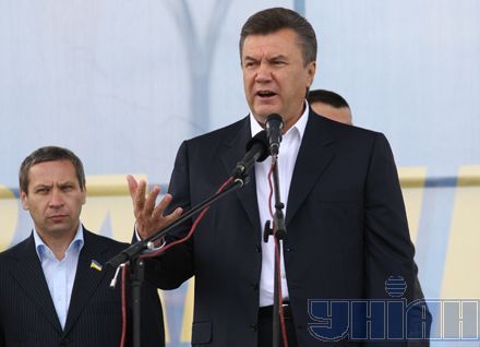 Речь премьера за рамки традиций не вышла. Не допустим! (в смысле, фальсификаций) Сил хватит! (в смысле для победы) Выход только один - широкая коалиция! (Если по ту сторону баррикад Янукович сумеет найти ”нормальных людей”)