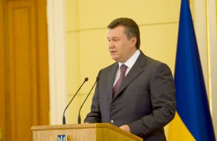 Янукович просит налоговиков стать 