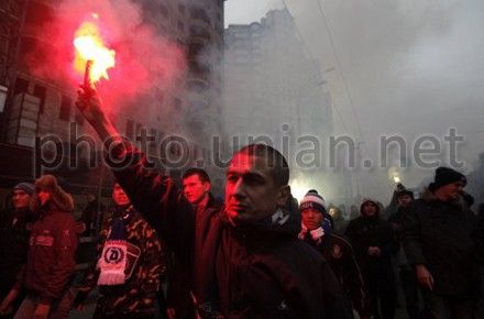 Участники митинга пошли в СИЗО, где содержатся Павличенко Участники митинга пошли в СИЗО, где содержатся Павличенко