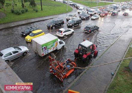 На левом берегу залило улицы / Фото: Комментарии На левом берегу залило улицы / Фото: Комментарии