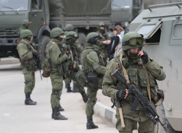 Российские военные блокируют пограничную часть в Балаклаве