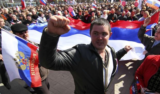 Сенченко заявляє, що однією з цілей проросійських акцій в Луганську, Донецьку та Харкові є прагнення «місцевої знаті» уникнути люстрації / REUTERS Сенченко заявляє, що однією з цілей проросійських акцій в Луганську, Донецьку та Харкові є прагнення «місцевої знаті» уникнути люстрації / REUTERS