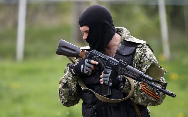 Terrorists in Donetsk prepare to storm military unit of interior forces/REUTERS
