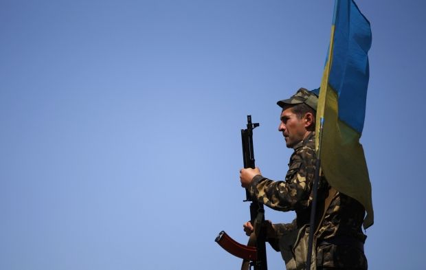 Українці в Італії передали рації для військових / фото REUTERS