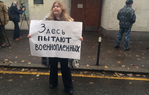 В поддержку Савченко люди вышли на одиночные пикеты / Фото УНИАН