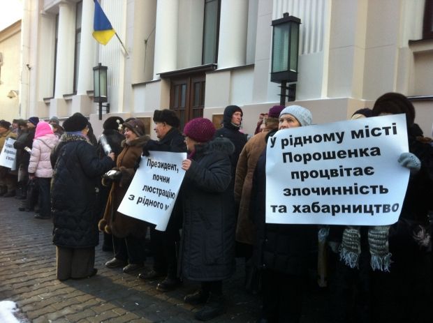 "Судья, место Королева - в тюрьме": активисты требуют не выпускать мэра Болграда