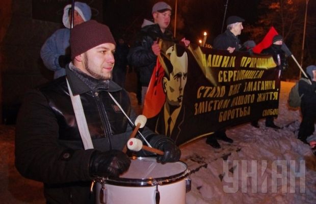 Оккупанты заставили местных жителей пригорода Горловки рыть окопы