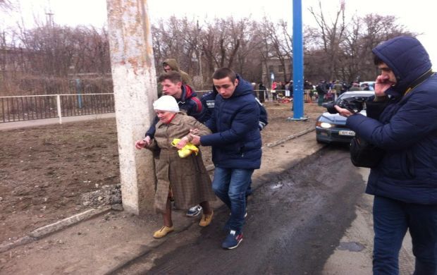 Постраждалу жінку забрала карета "швидкої" / novosti.dn.ua