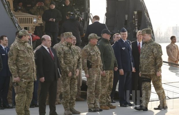 В Украину прибыли американские "Хаммеры" (ФОТО)