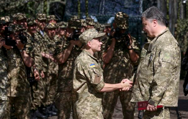Порошенко высказал военным свое уважение / @poroshenko