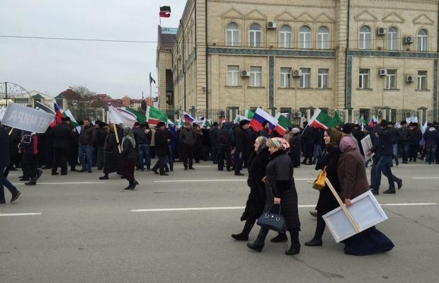Урок политграмоты для народа Чечни: В Грозном проходит митинг в поддержку Рамзана Кадырова и против российской оппозиции. - фото 6