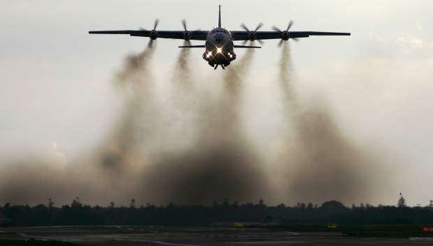 Ан-12, самолет / Jakob Dahlgaard Kristensen, wikimedia.org Детальніше читайте на УНІАН: http://www.unian.ua/world/1349403-v-afganistani-rozbivsya-an-12-azerbaydjanskoji-aviakompaniji-sered-ekipaju-buli-ukrajintsi-zmi.html Ан-12, самолет / Jakob Dahlgaard Kristensen, wikimedia.org Детальніше читайте на УНІАН: http://www.unian.ua/world/1349403-v-afganistani-rozbivsya-an-12-azerbaydjanskoji-aviakompaniji-sered-ekipaju-buli-ukrajintsi-zmi.html
