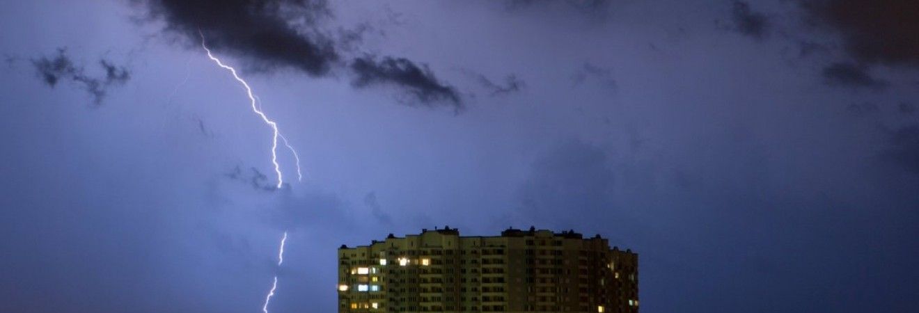 Завтра во многих регионах Украины пройдут грозовые дожди и немного похолодает