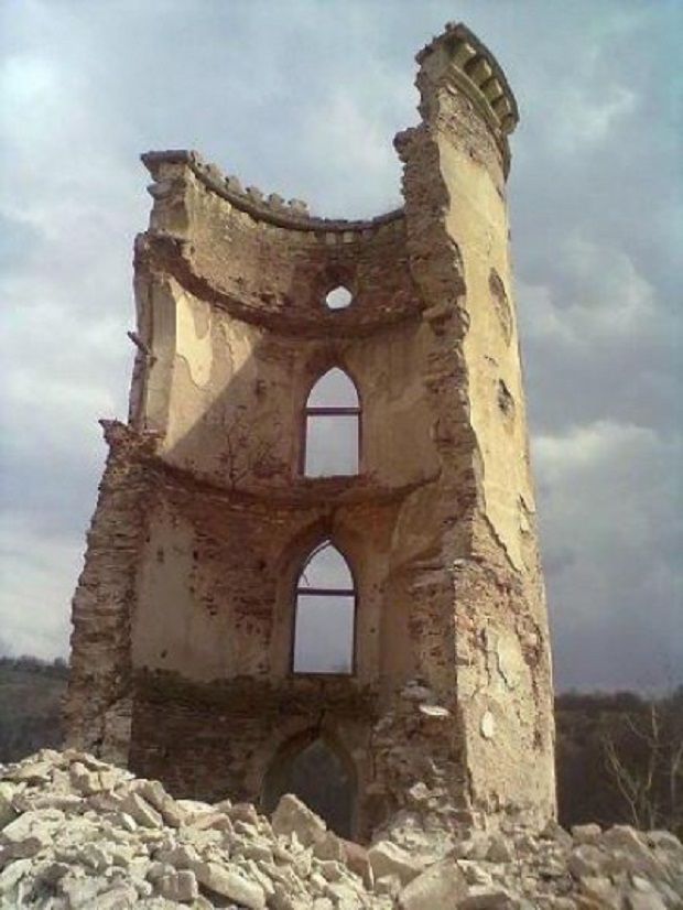Червоногородський замок обвал вежі / Фото УНИАН