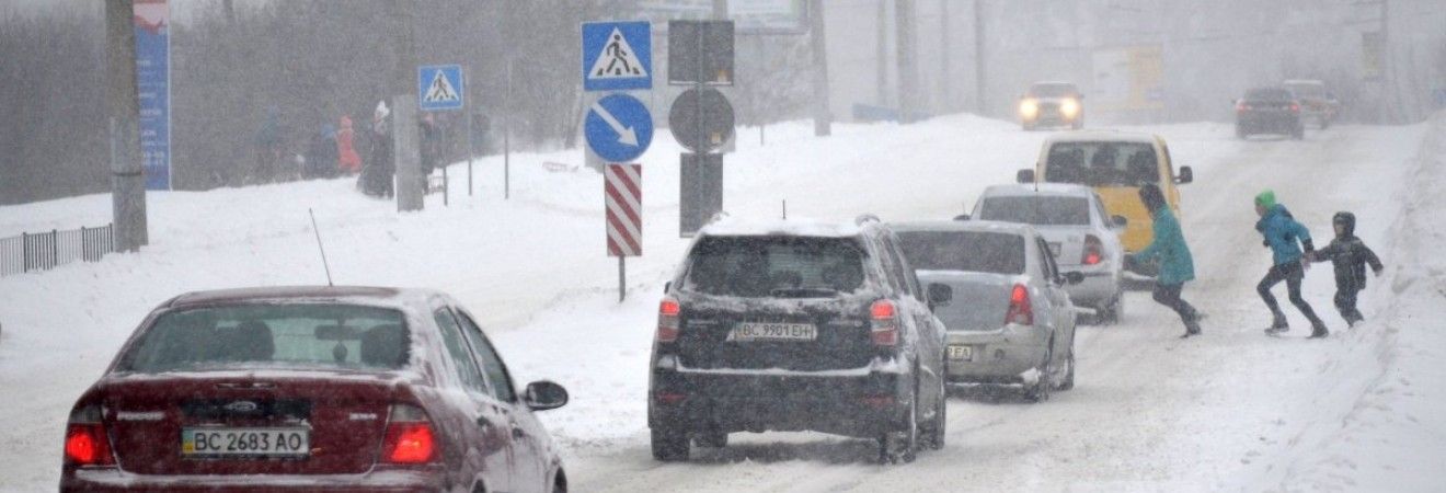 Водителей предупреждают о снеге и гололедице на дорогах