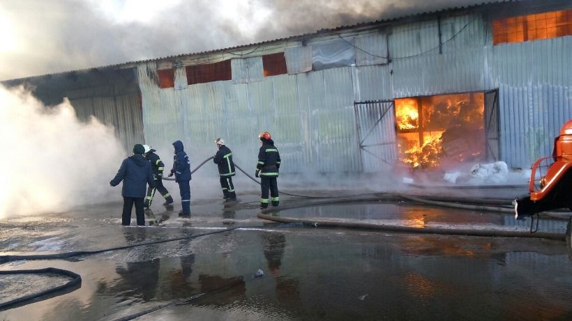 К тушению пожара привлекли 9 единиц техники и 55 спасателей / dsns.gov.ua К тушению пожара привлекли 9 единиц техники и 55 спасателей / dsns.gov.ua