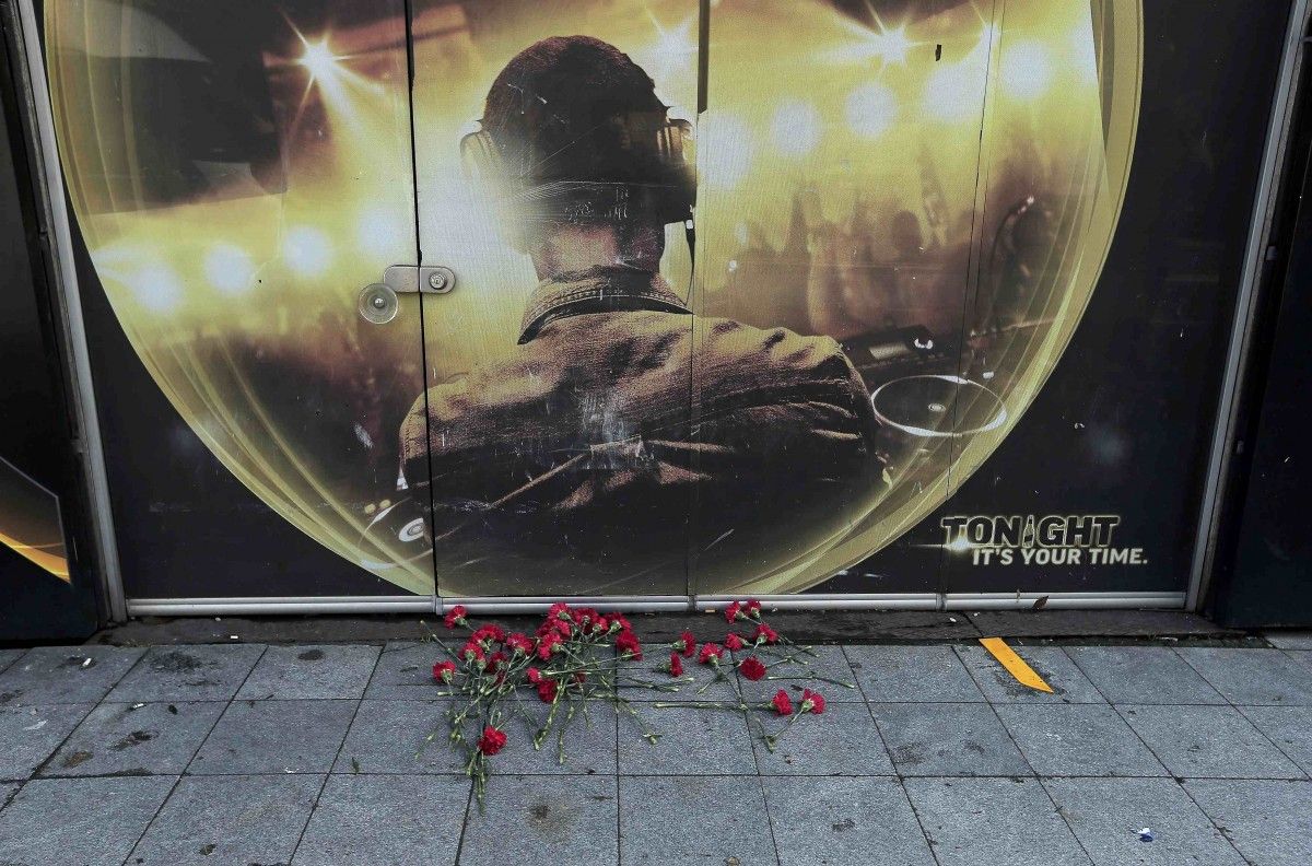 Як в Стамбулі сумують за жертвами теракту - фото 3
