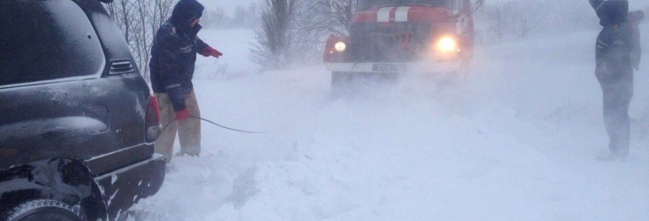 Из-за непогоды в Украине остаются обесточенными четыре населенных пункта
