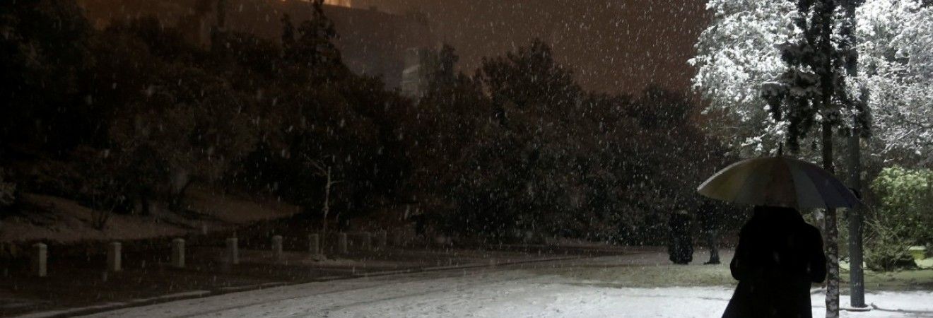 В Греции из-за холодов закрыли все школы (фоторепортаж)