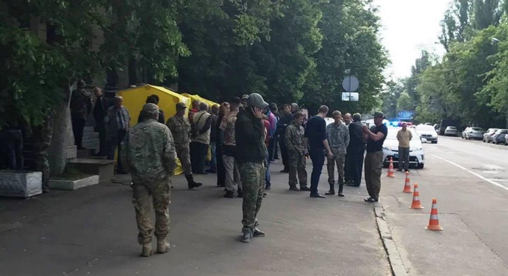 Держгеонадр повідомляє про захоплення кабінету голови відомства невідомими (фото)