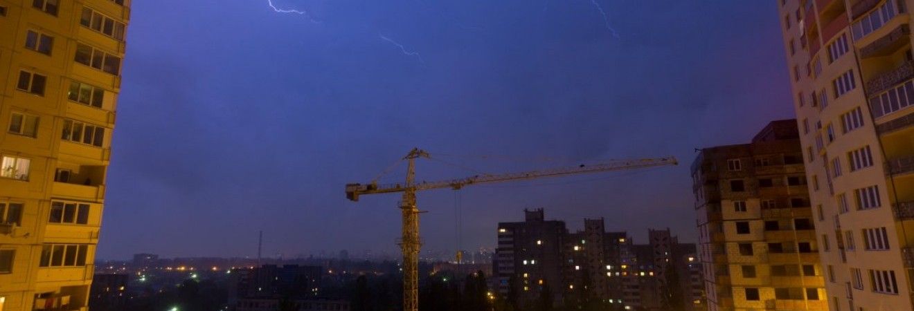 Киевлян предупреждают о грозах и сильном ветре