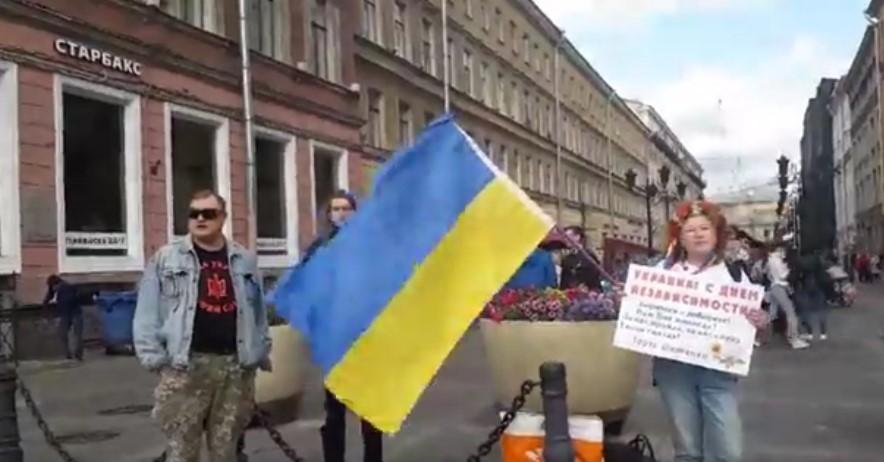У Петербурзі активісти провели серію пікетів / скріншот У Петербурзі активісти провели серію пікетів / скріншот