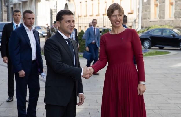 Президент Зеленський та президент Словаччини Зузана Чапутова / фото president.gov.ua Президент Зеленський та президент Словаччини Зузана Чапутова / фото president.gov.ua