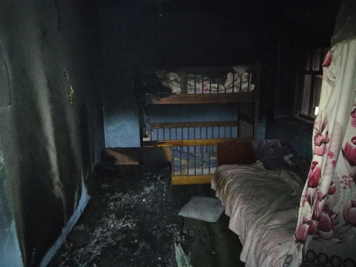 Внаслідок пожежі загинули троє осіб / фото kv.dsns.gov.ua Внаслідок пожежі загинули троє осіб / фото kv.dsns.gov.ua