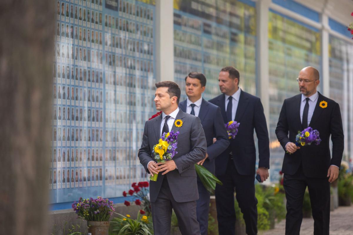 Годовщина Иловайска: Зеленский почтил память погибших защитников Украины