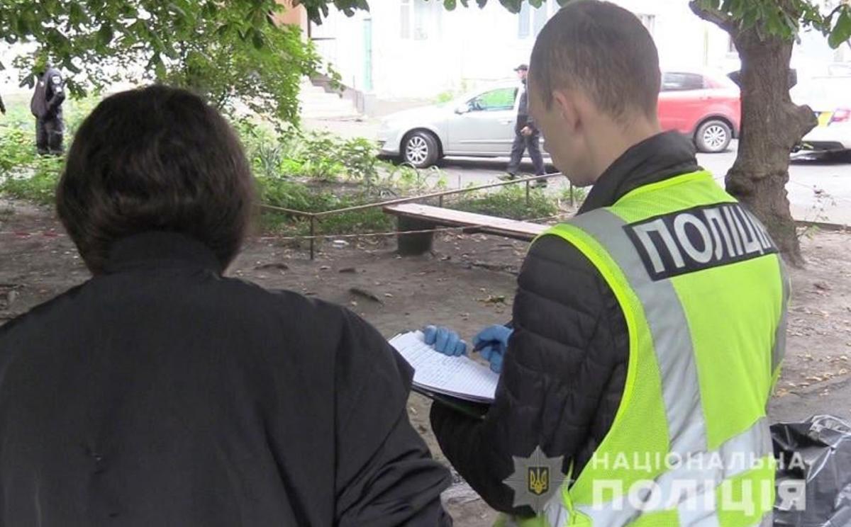 Киевлянка предложила прохожему выпить, но тот отказался и убил ее