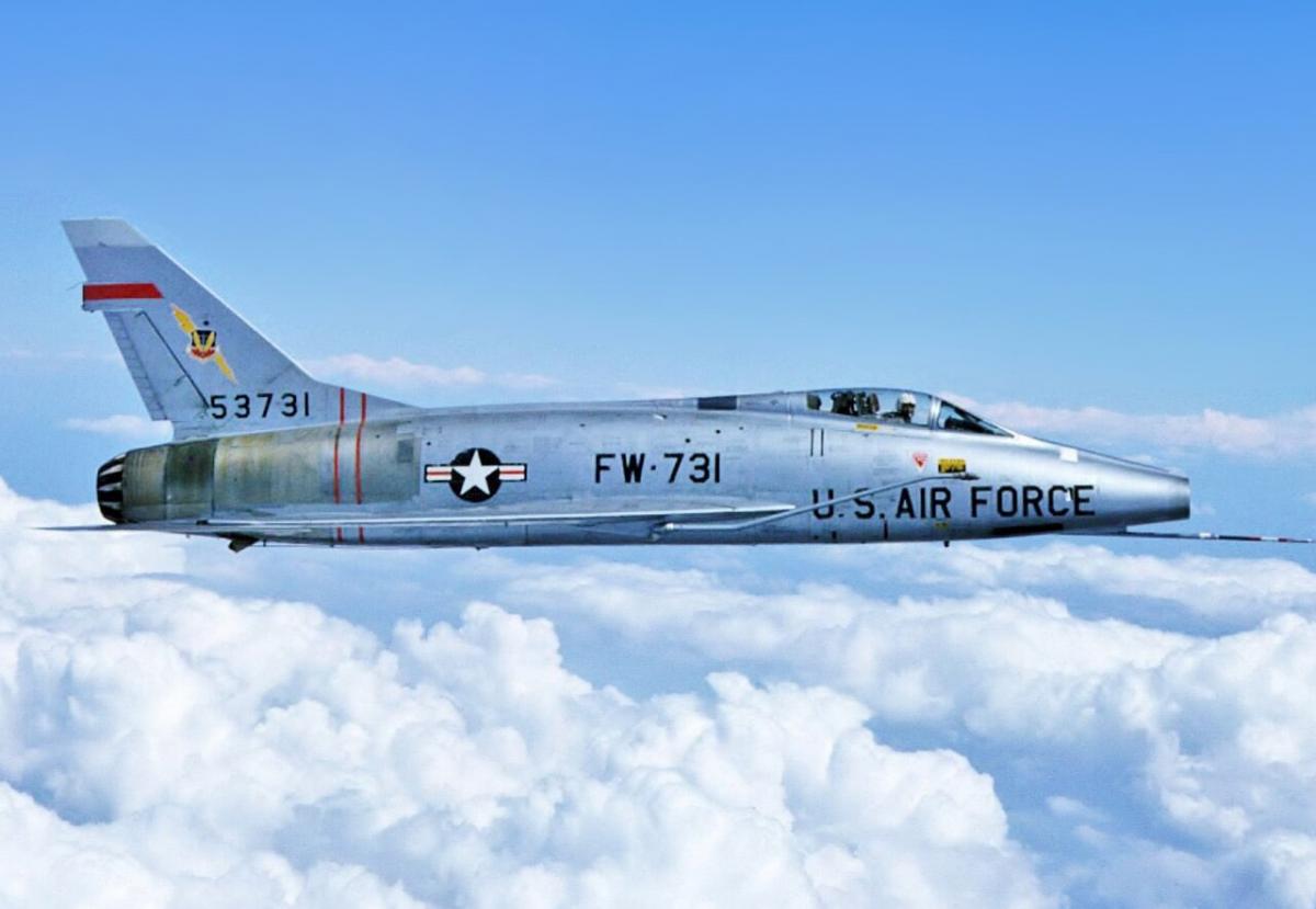Північноамериканський F-100 Super Sabre / фото Wikipedia Північноамериканський F-100 Super Sabre / фото Wikipedia