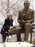 Андрей Шевченко возле памятника Валерию Лобановскому 