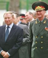 Leonid Kuchma and Yury Kravchenko