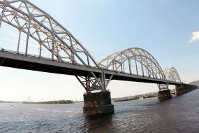 The railway bridge across the Dnipro river