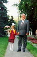 Вадим Гетьман з онучкою Мариною