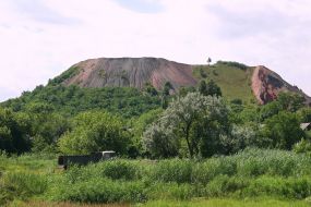 An extinct pit refuse heap