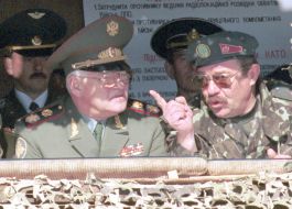 Alexander Kuzmuk and Igor Sergeev