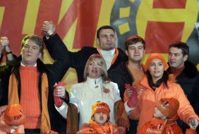 Viktor Yushchenko with his family and Vitaly Klitchko