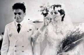 The wedding photo of the chief midshipman of the Submarine "Kursk" 