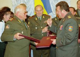 Igor Sergeev (left) and Alexander Kuzmuk