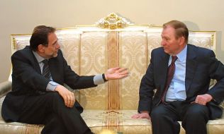  Javier Solan (left) and Leonid Kuchma