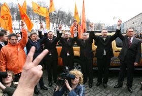 ”Помаранчевая волна ”Флаг победы”