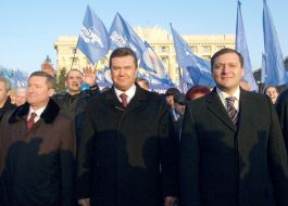 Евгений Кушнарев, Виктор Янукович и Михаил Добкин