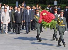 Церемонія покладання квітів