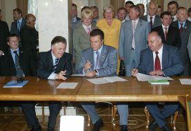 Petr Simonenko, Viktor Yanukoviah and Vasily Tsushko