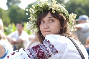 Девушка в украинском национальном костюме