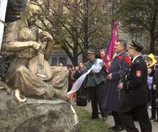 Alexander Omelchenko opens the monument “Cossack Mamay”