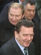 Leonid Kuchma, Gerhard Schroeder and Aleksandr Omelchenko