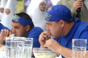 Championship by the high-speed eating up of Ukrainian vareniks